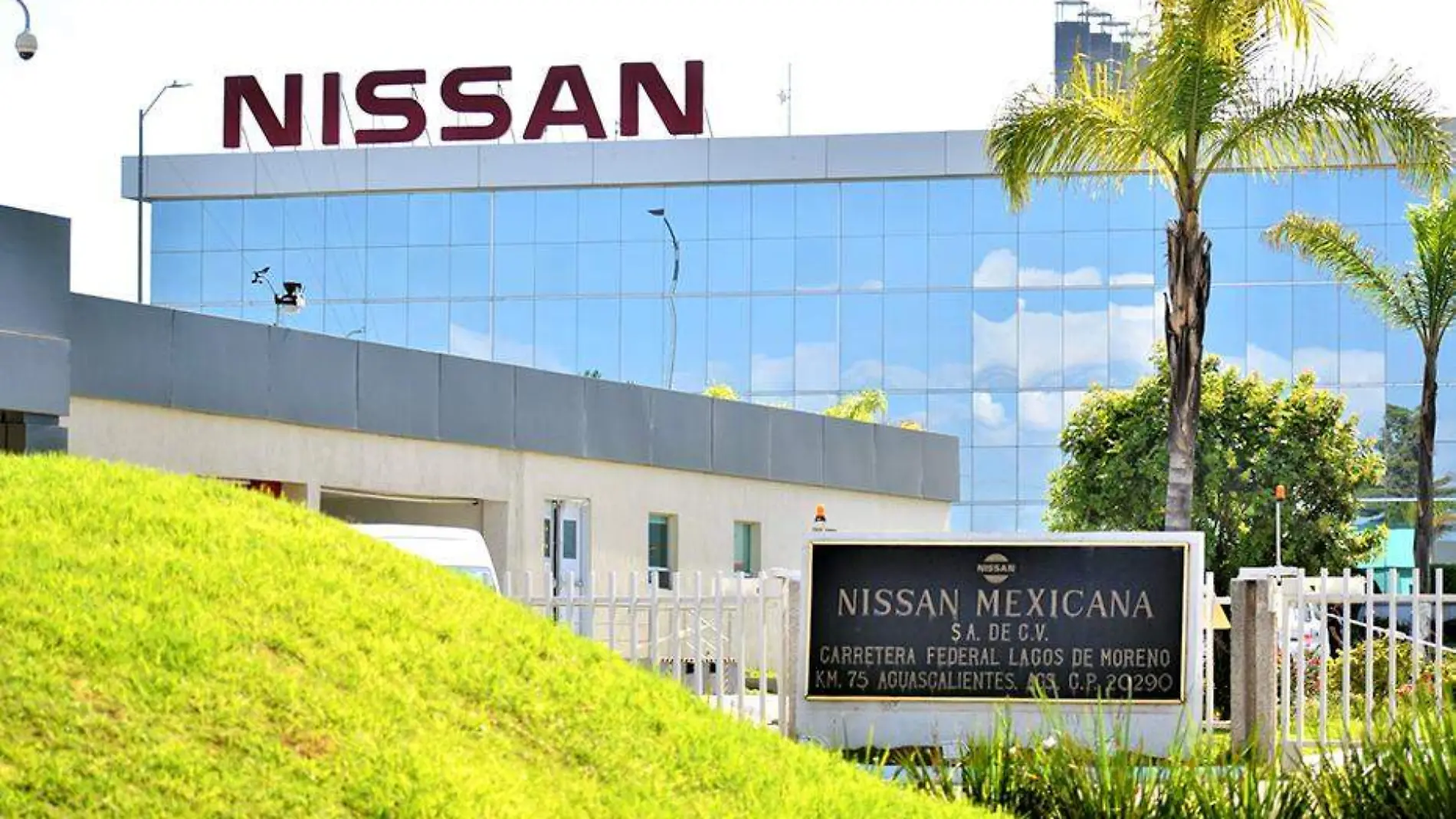 fachada planta nissan